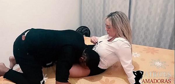  Diretor da escola marca com professora milf para fuder na hora do almoço